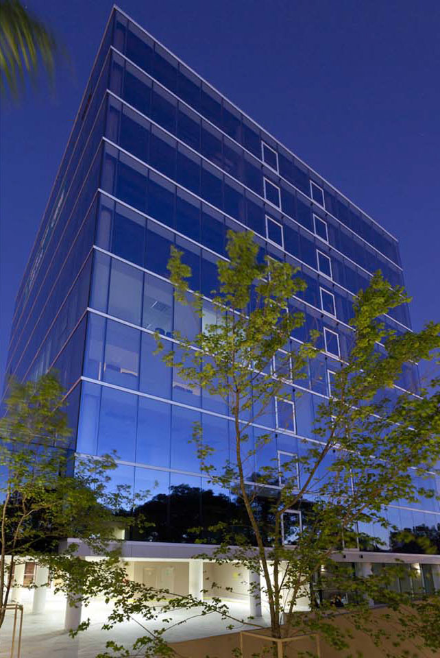 Edificios de oficina vidriados, arquitectura de oficinas