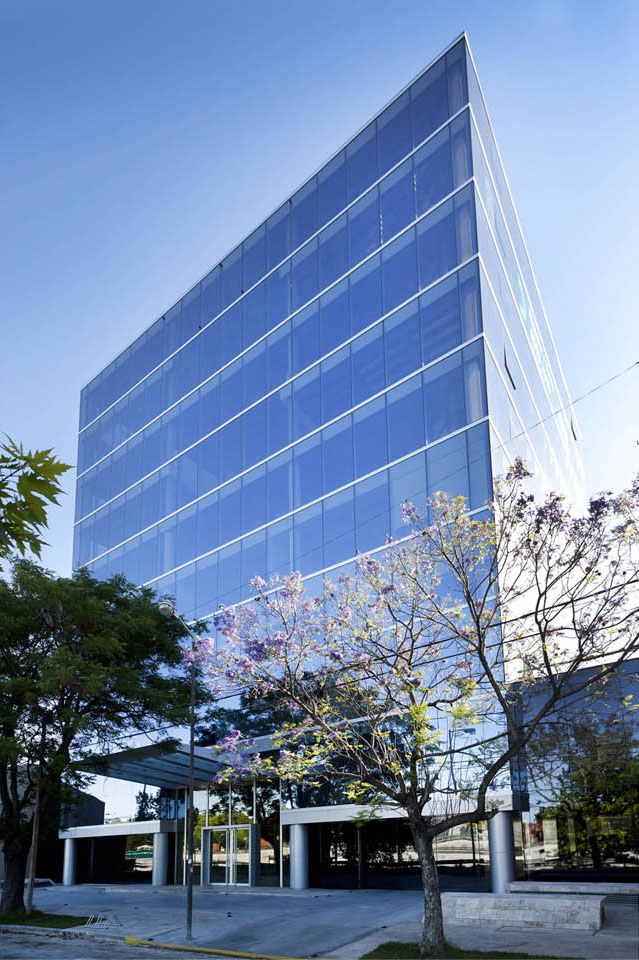 Fachadas vidriadas, edificios minimalistas de oficinas